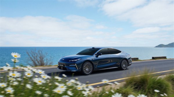 竹演配资 吉利汽车2025年上半年营收首破1500亿