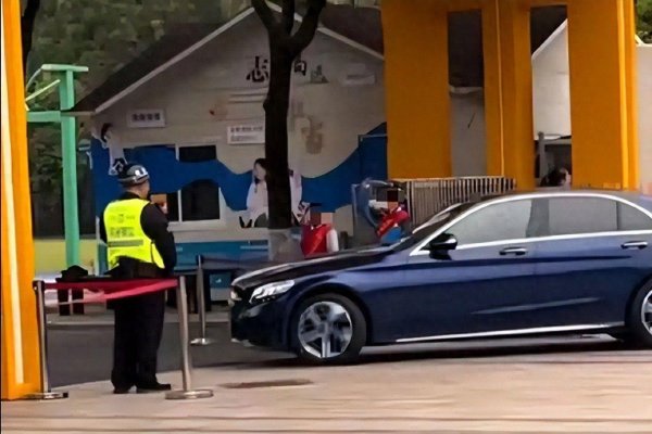 国融资管 小学生给校车敬礼后续：官方通报，最让人恶心的一幕却在评论区